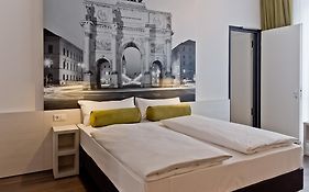Super 8 by Wyndham München City North